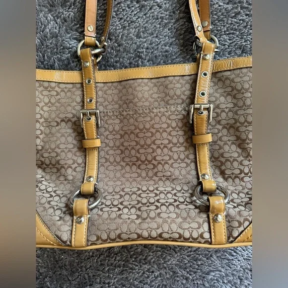 COACH Vintage Hadley Tote - Picture 12 of 16